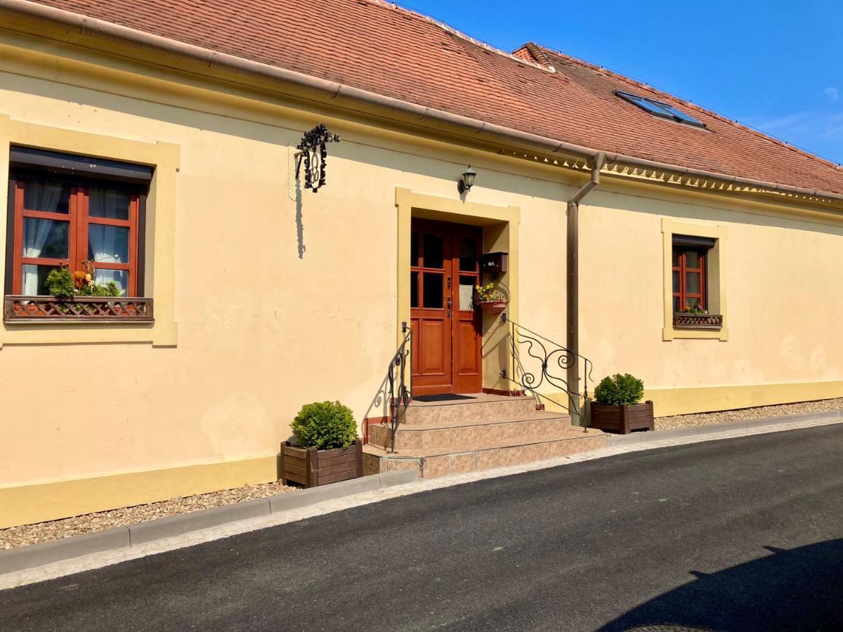 Guesthouse Mikulas Mikulov - Free Parking In The City Center Exterior foto